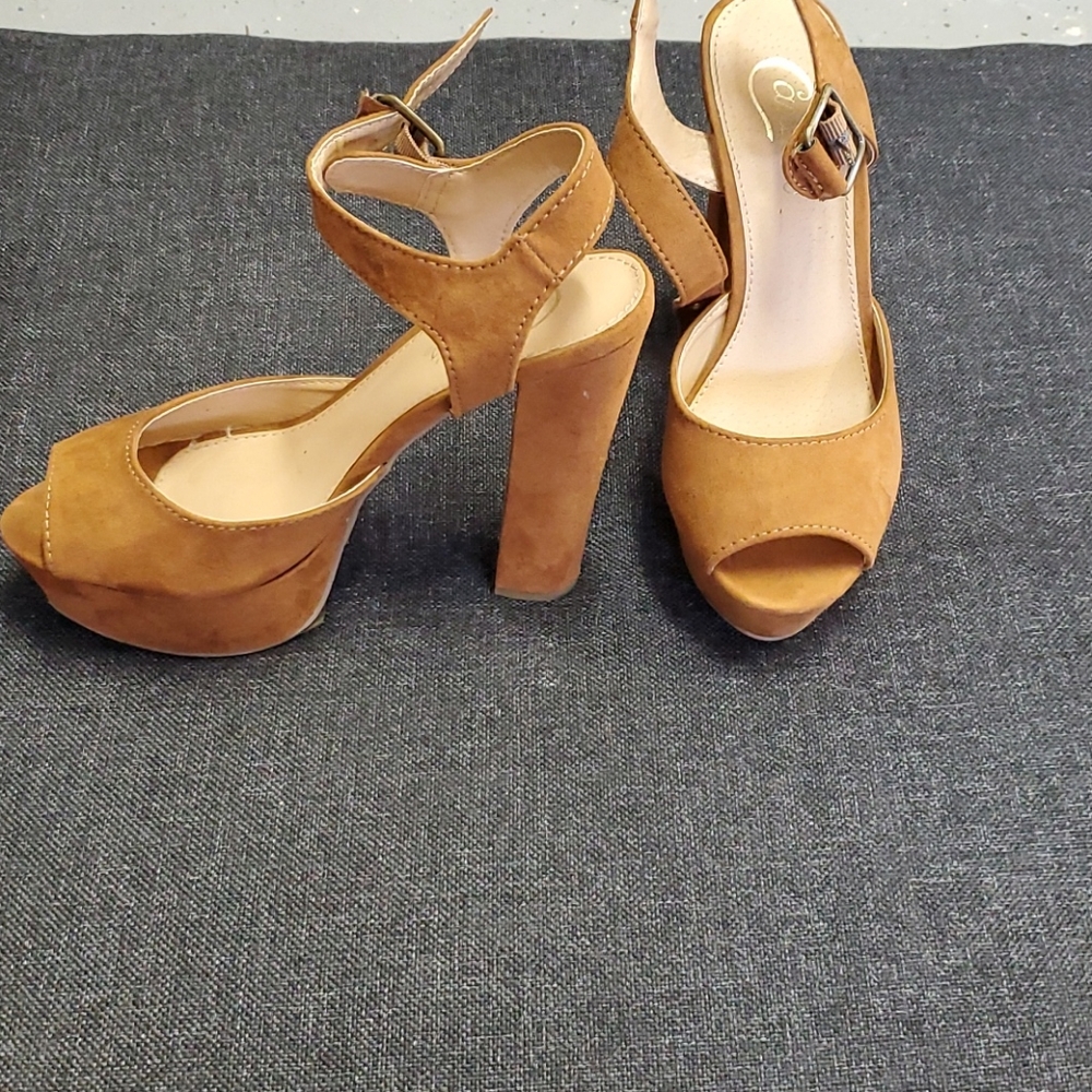 Very comfortable Candies platform heels in tan!